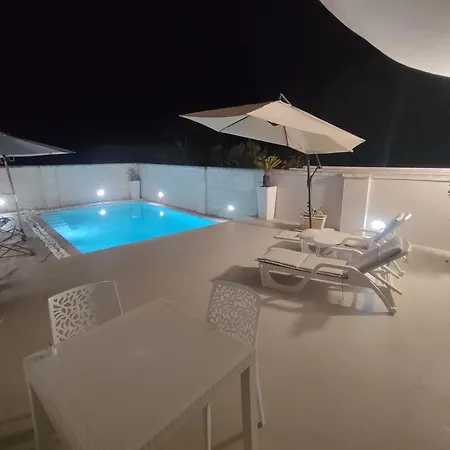 Con Piscina Aria Di Sole